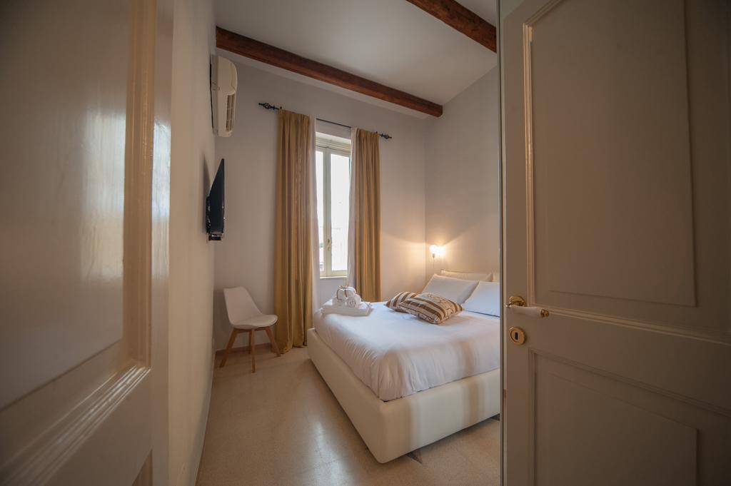B&B Al Vico Трани Экстерьер фото